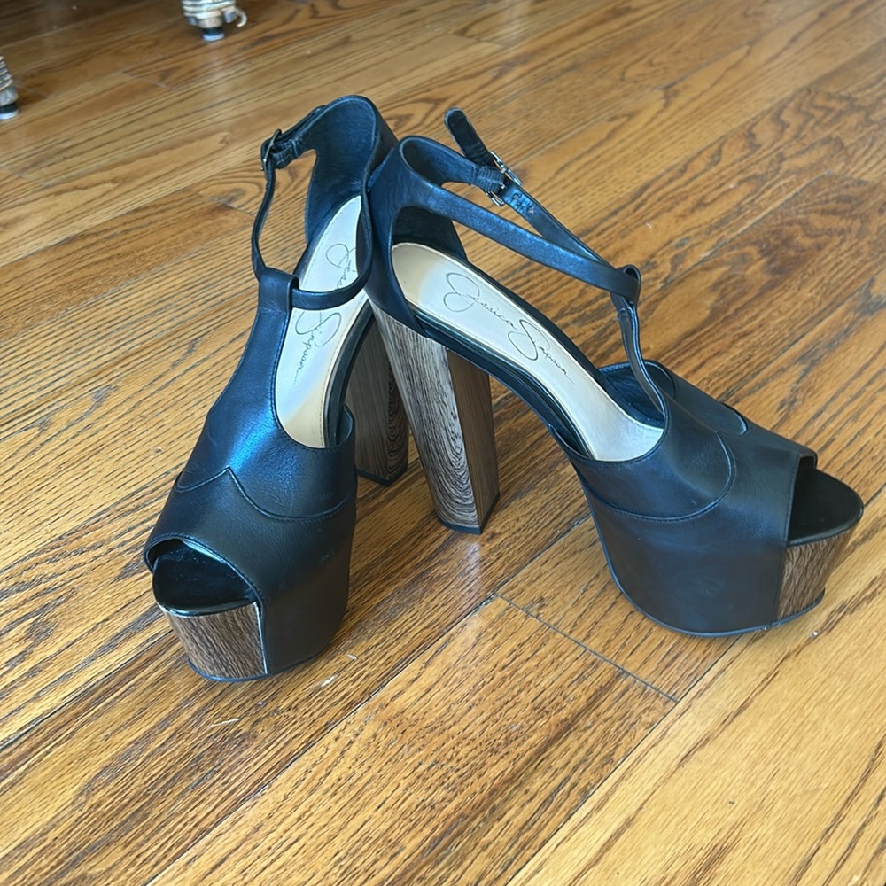 Jessica Simpson Dany T strap Platform heel size 8